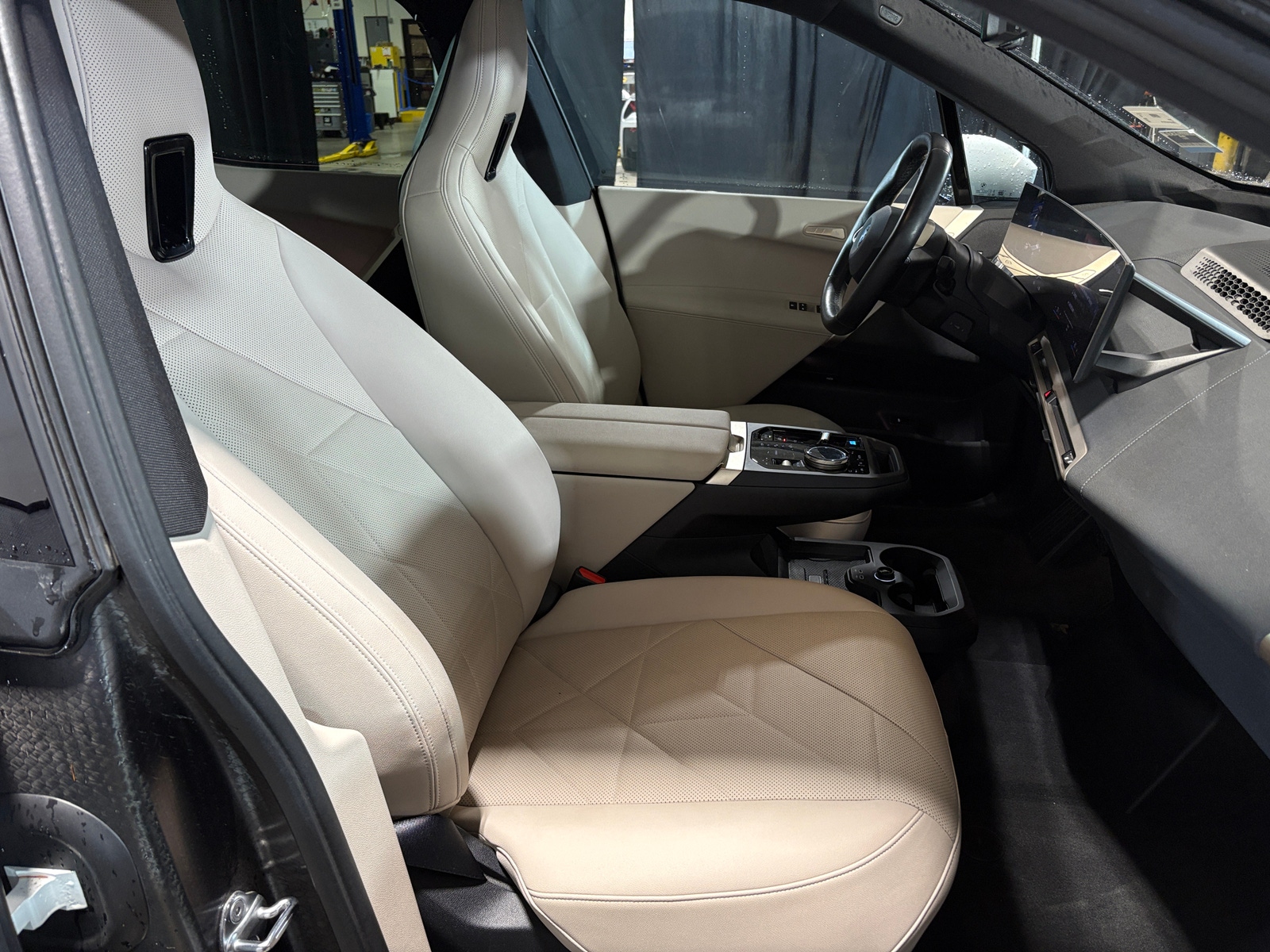 Thumbnail: 2022 BMW iX - 2