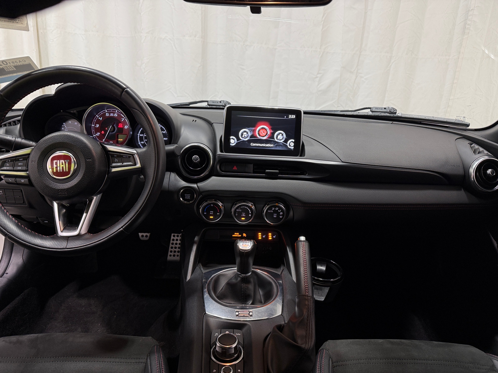 Thumbnail: 2017 Fiat 124 Spider - 3