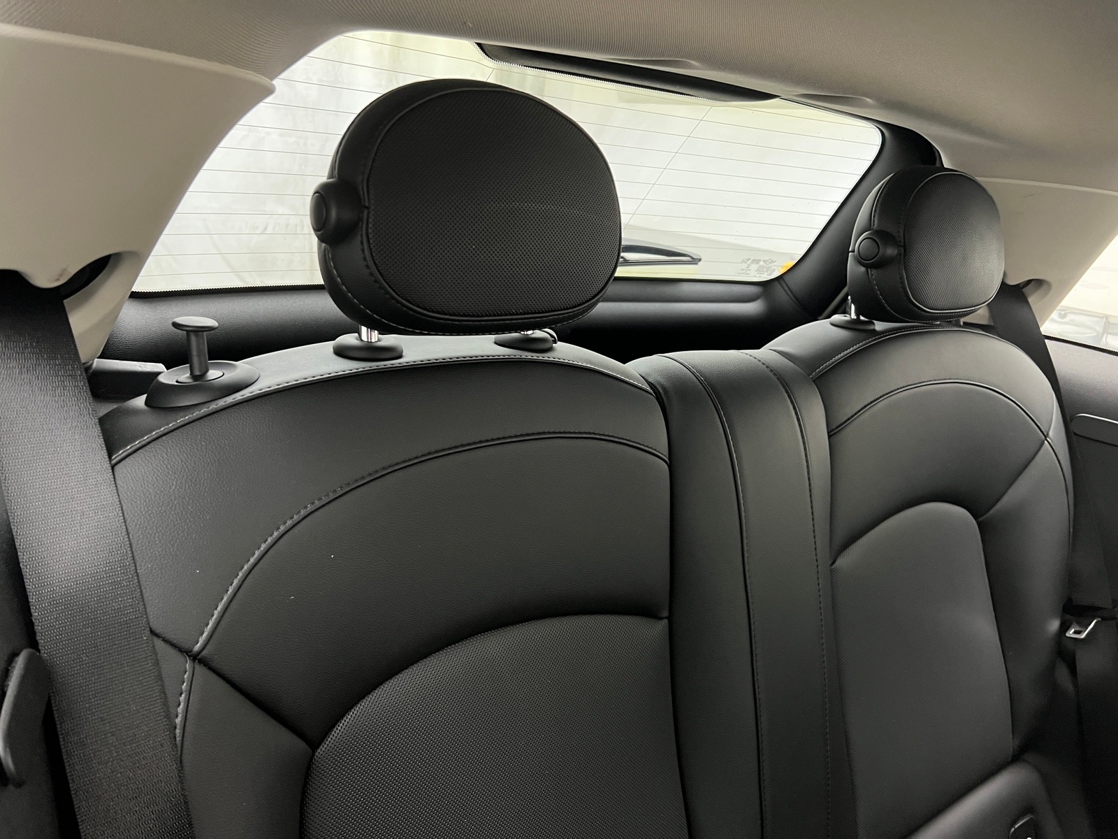 Thumbnail: 2015 MINI Cooper Hardtop - 6