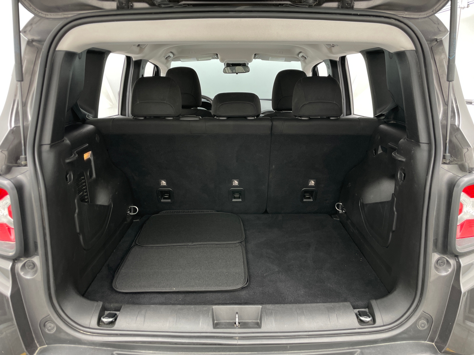 Thumbnail: 2021 Jeep Renegade - 7