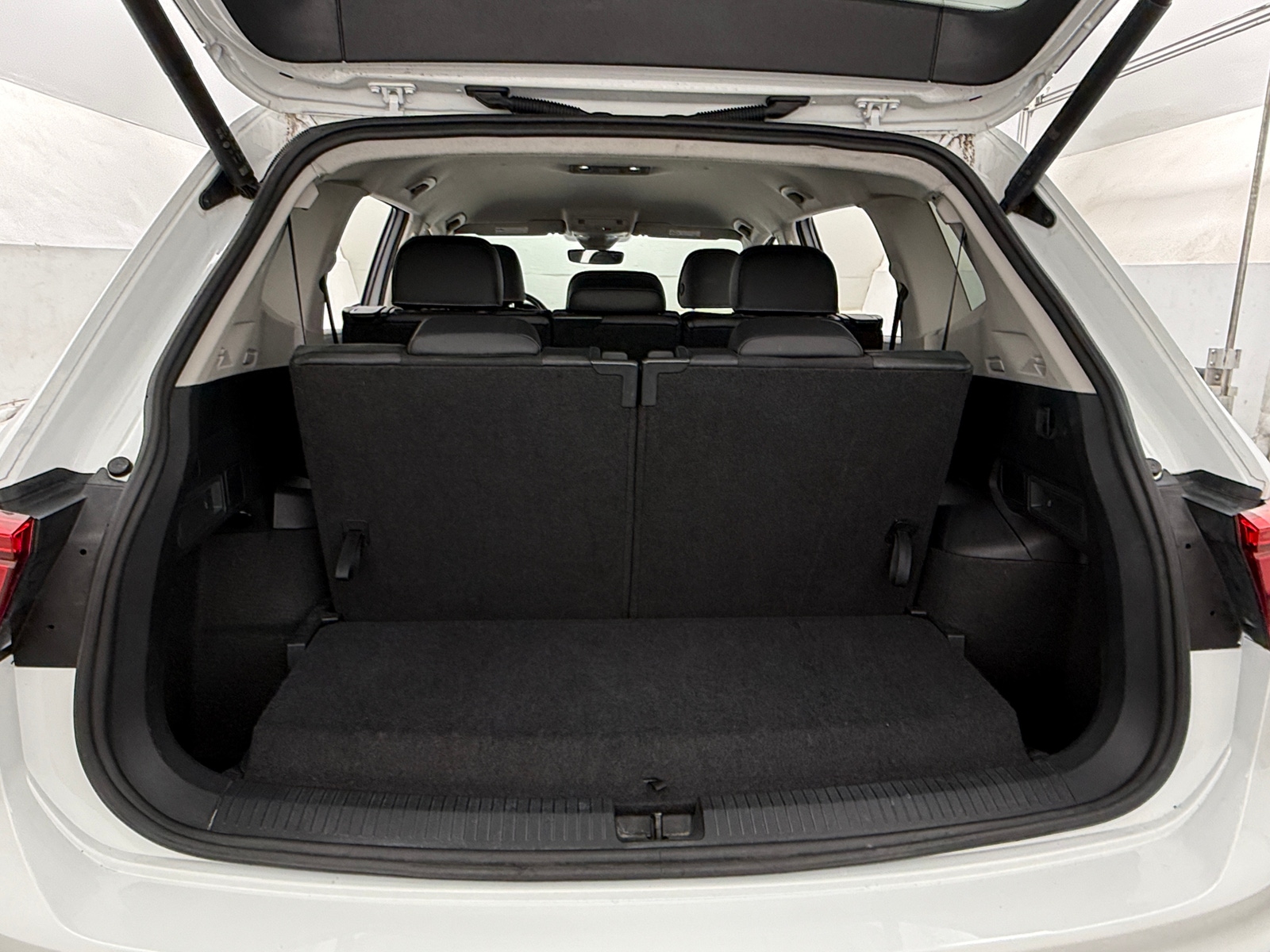 Thumbnail: 2024 Volkswagen Tiguan - 6