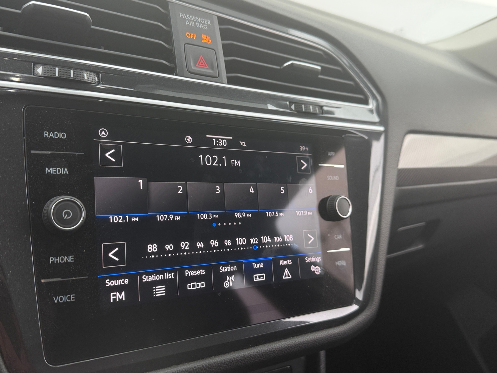 Thumbnail: 2024 Volkswagen Tiguan - 3