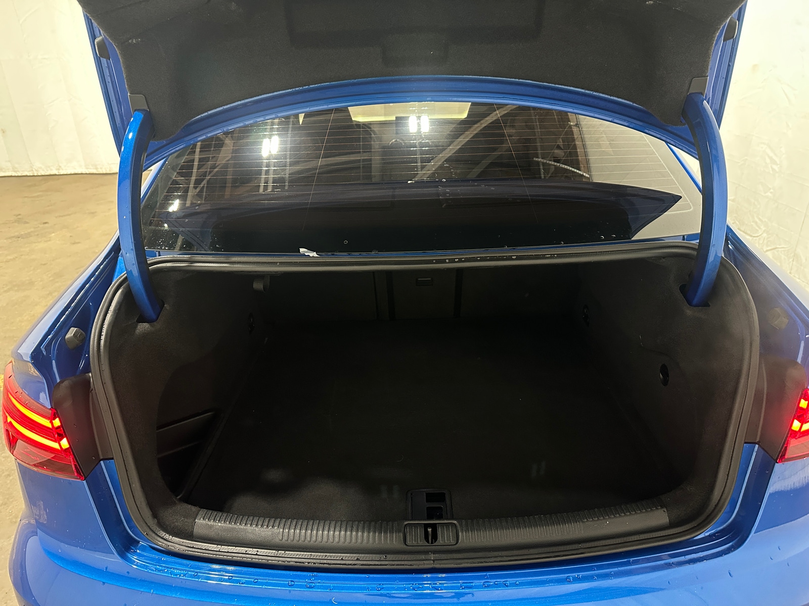 Thumbnail: 2017 Audi RS 3 - 6