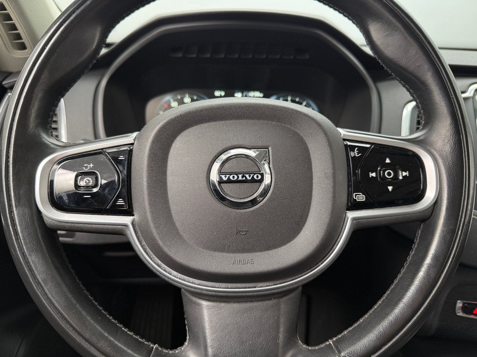 Thumbnail: 2020 Volvo XC90 - 4