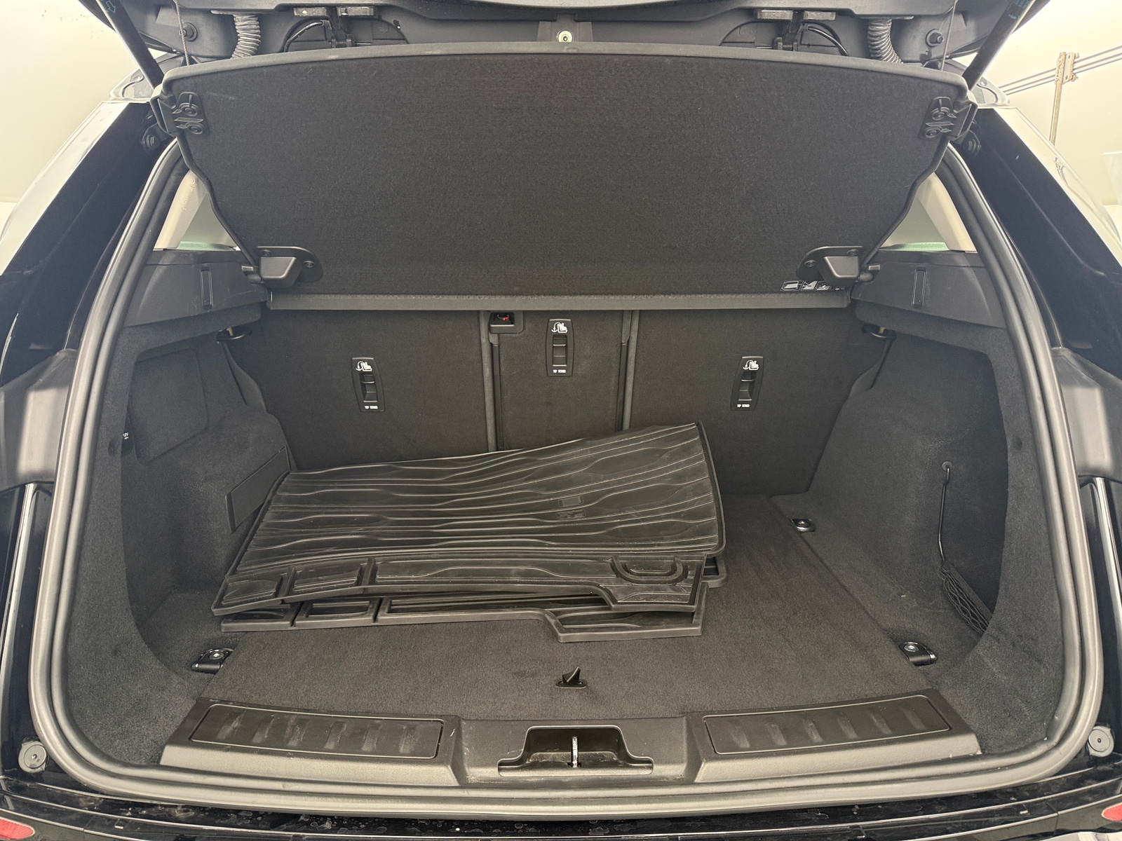 Thumbnail: 2020 Land Rover Range Rover Evoque - 6