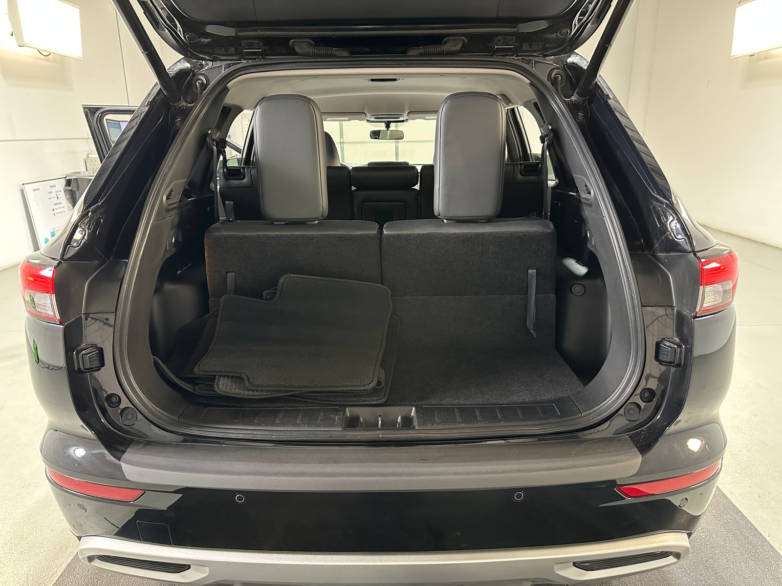 Thumbnail: 2024 Mitsubishi Outlander - 6