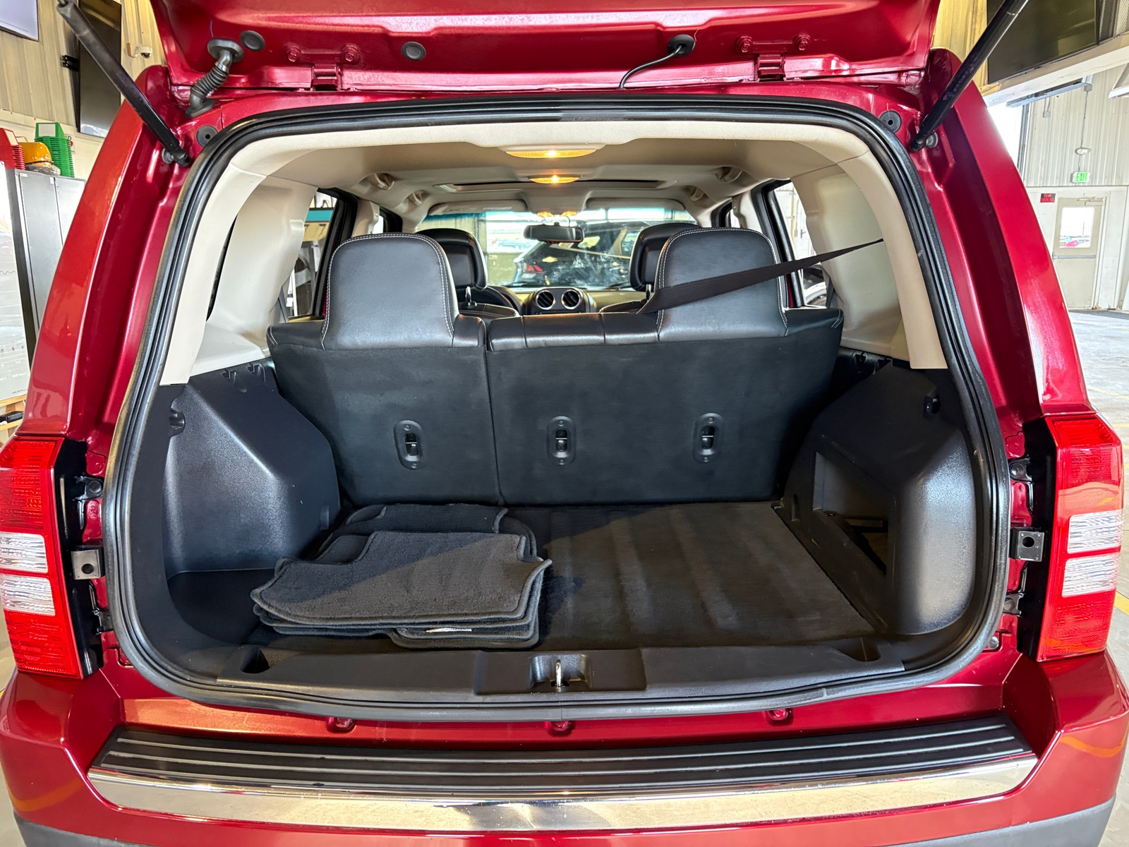 Thumbnail: 2016 Jeep Patriot - 6