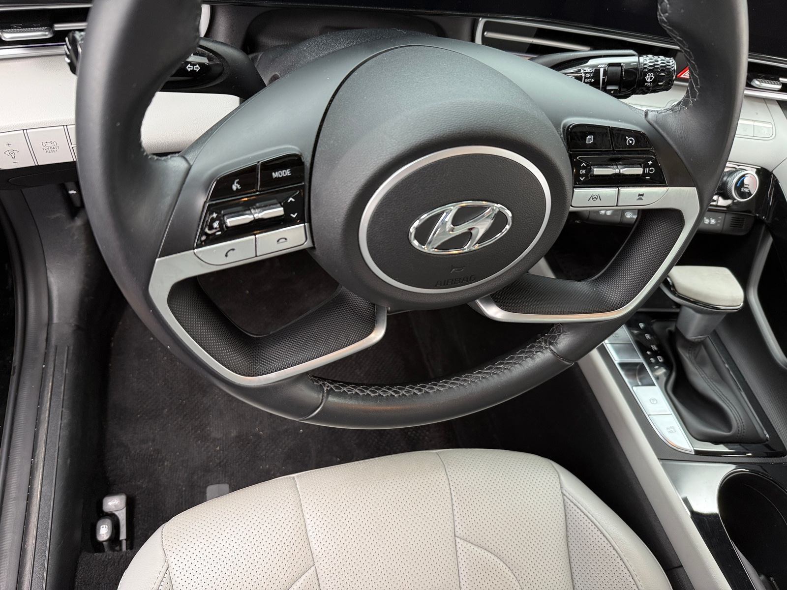 Thumbnail: 2023 Hyundai Elantra - 4