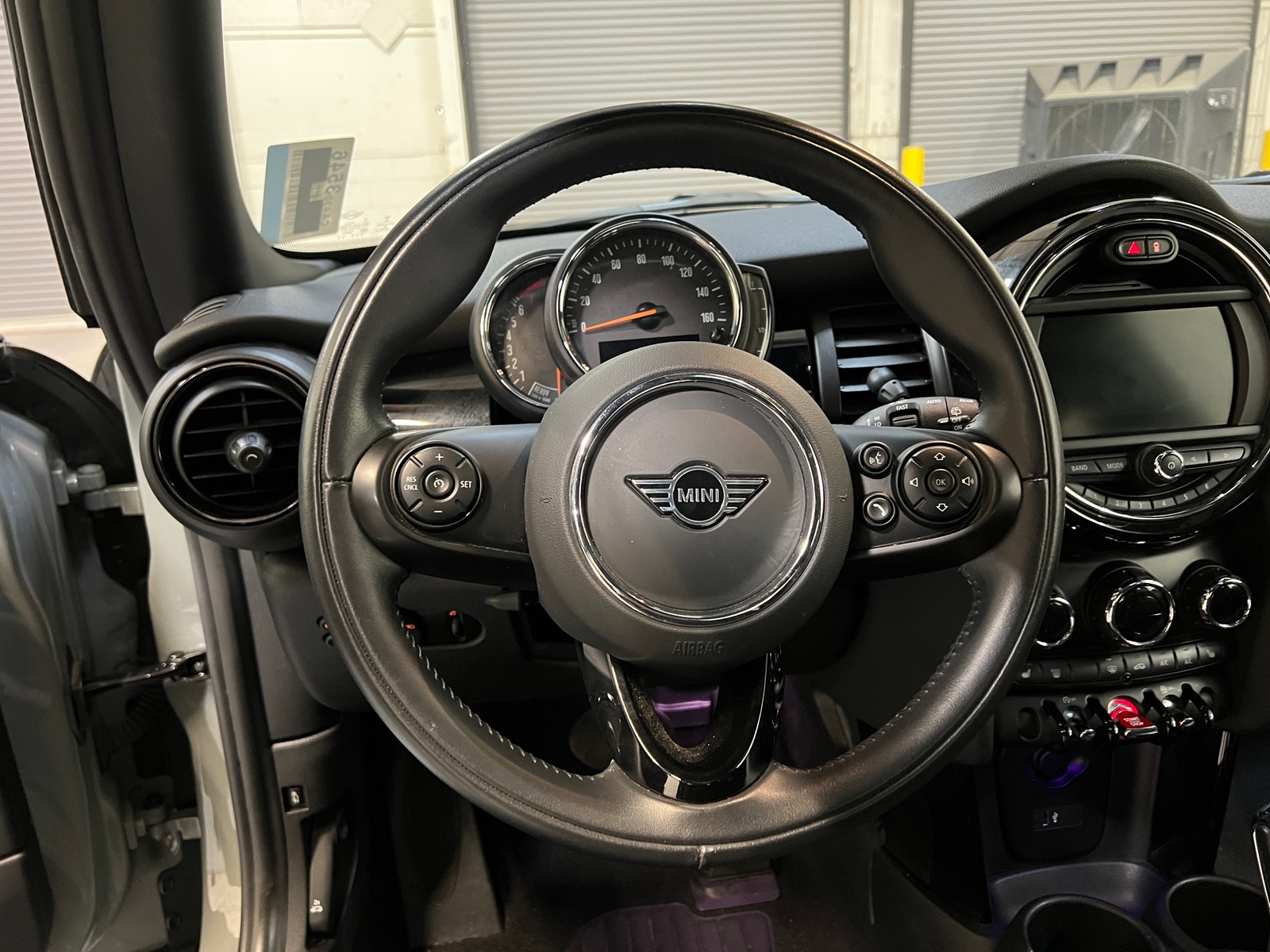 Thumbnail: 2021 MINI Cooper Hardtop - 4