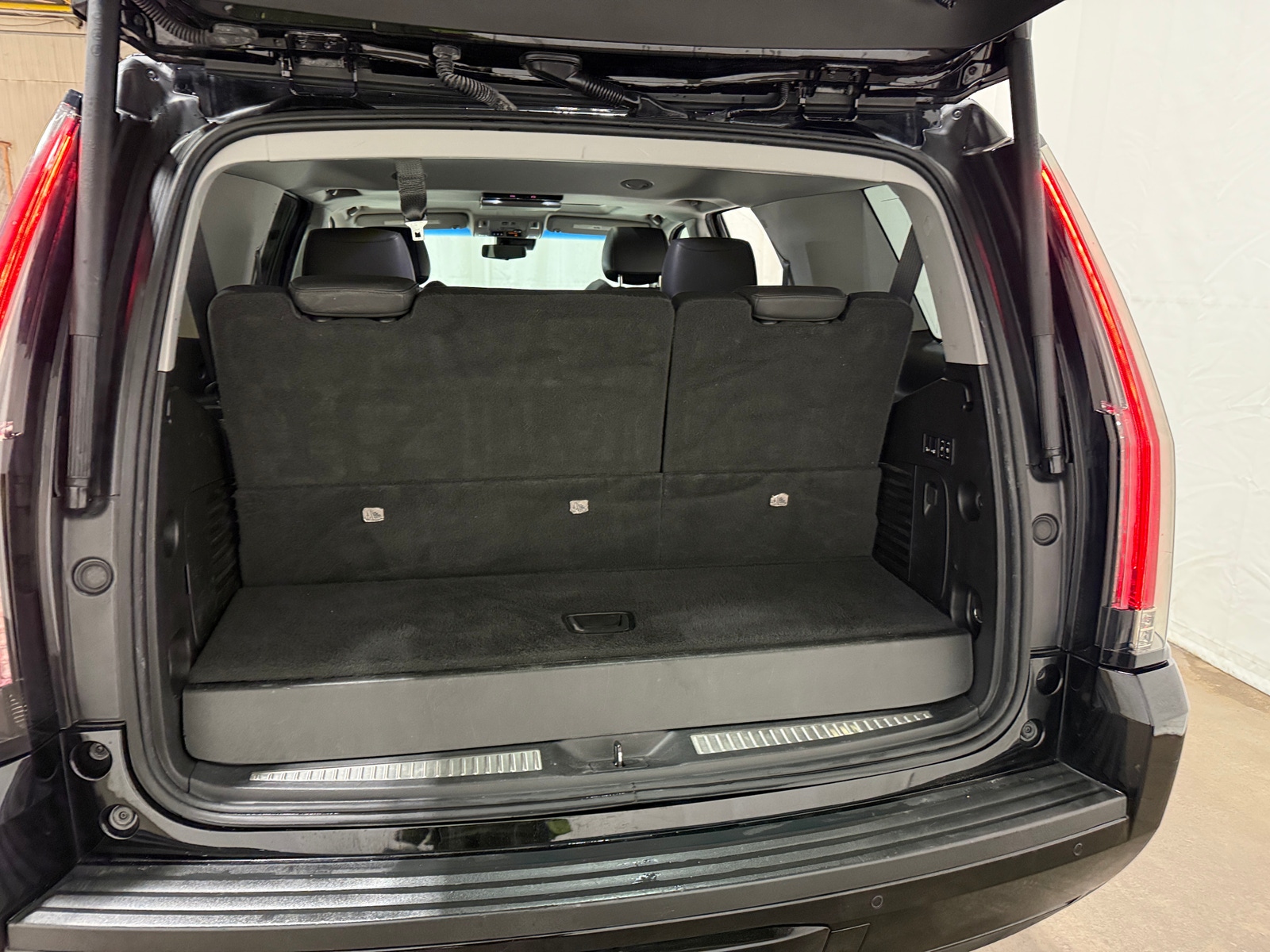 Thumbnail: 2019 Cadillac Escalade - 6