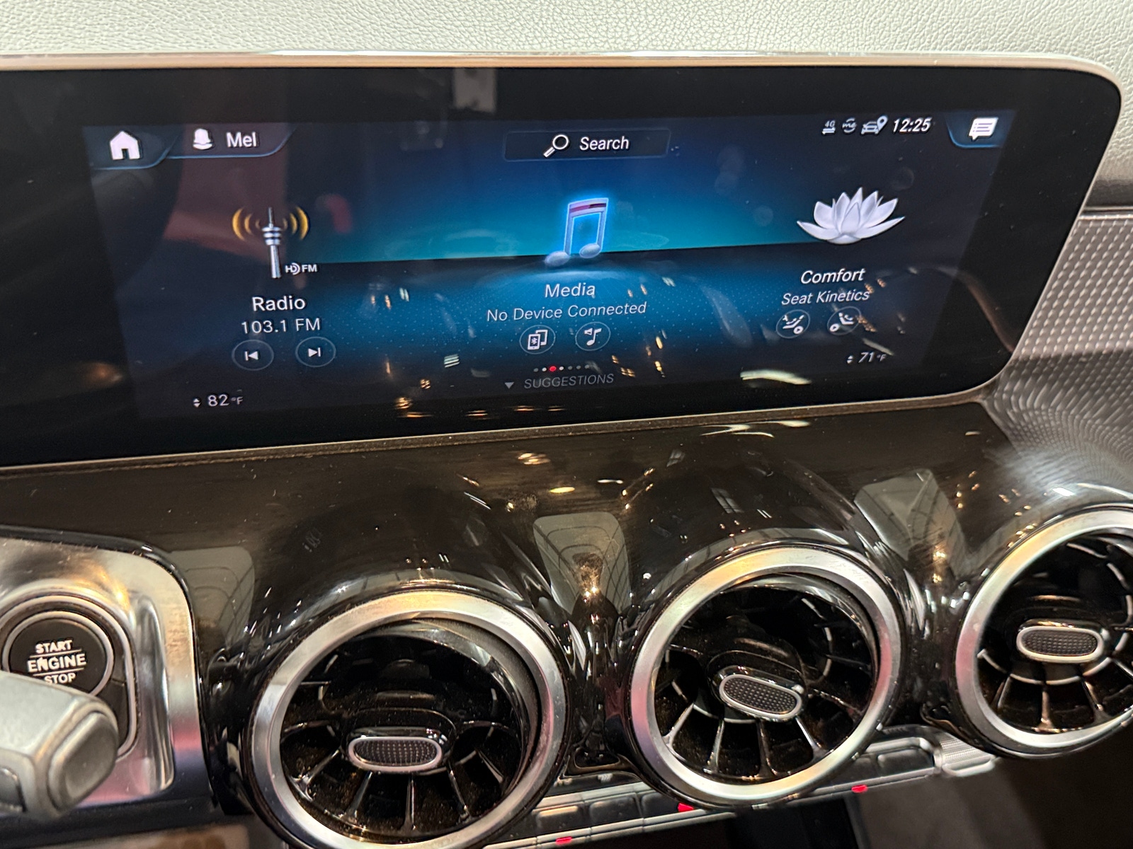 Thumbnail: 2020 Mercedes-Benz GLB - 3