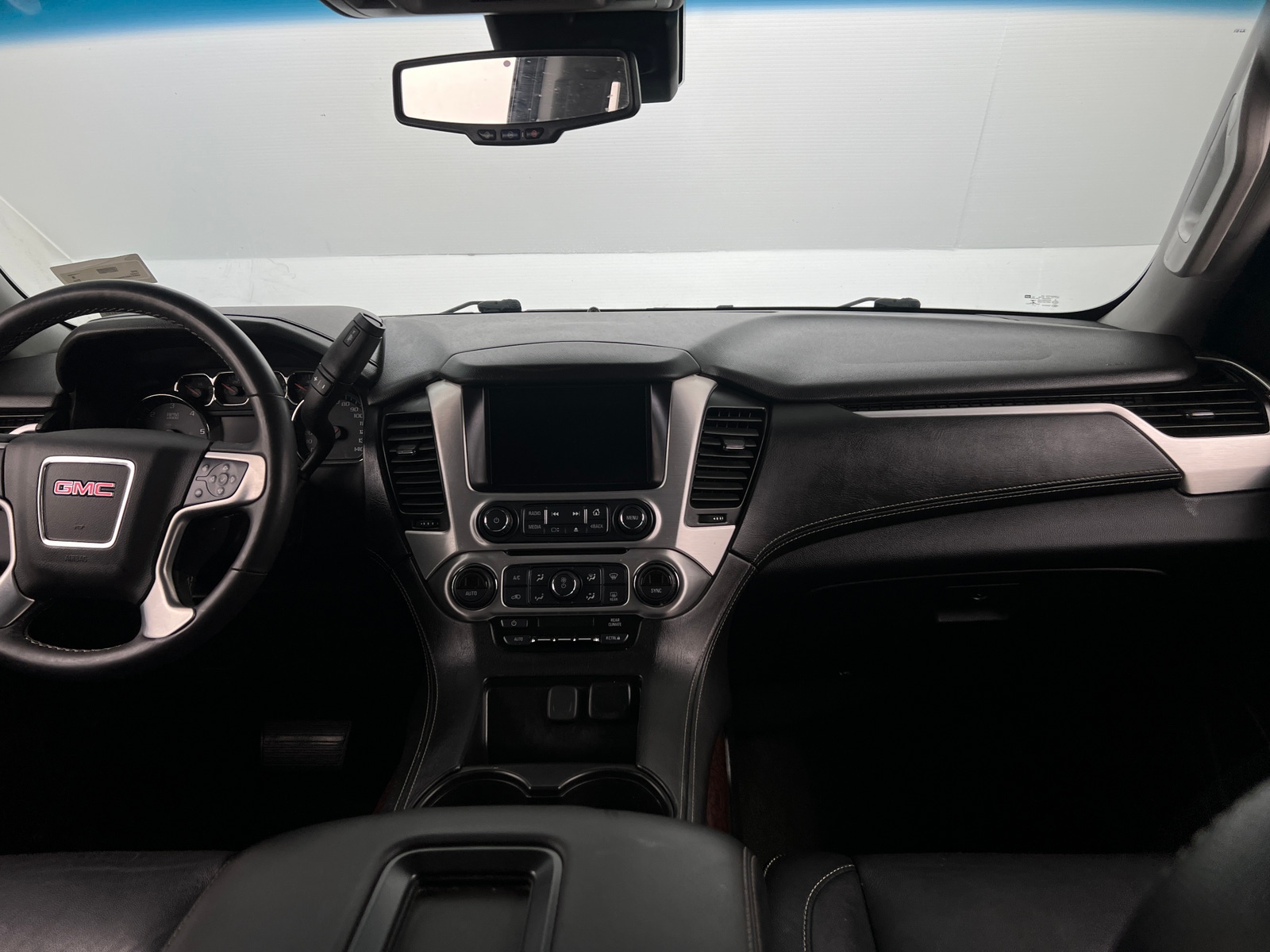 Thumbnail: 2017 GMC Yukon - 3