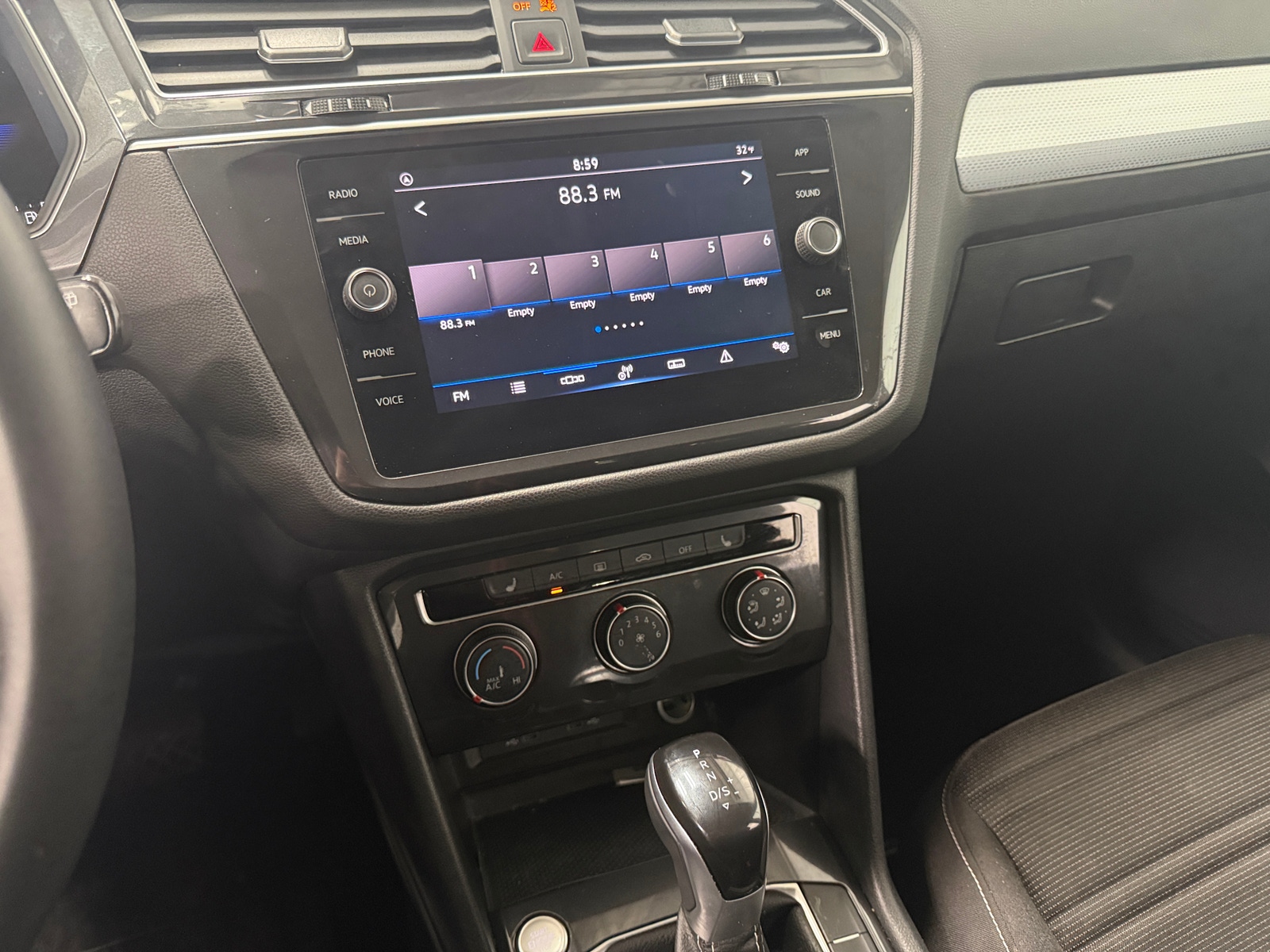 Thumbnail: 2024 Volkswagen Tiguan - 4