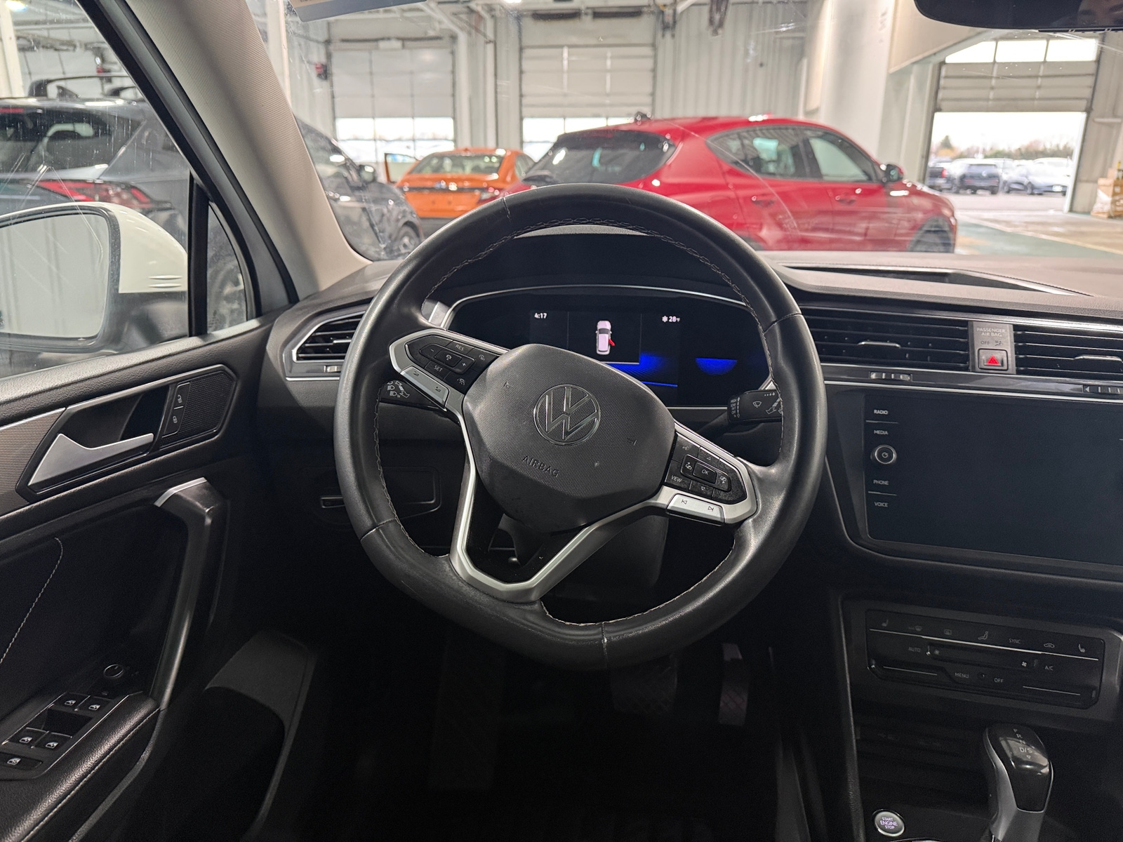 Thumbnail: 2022 Volkswagen Tiguan - 4