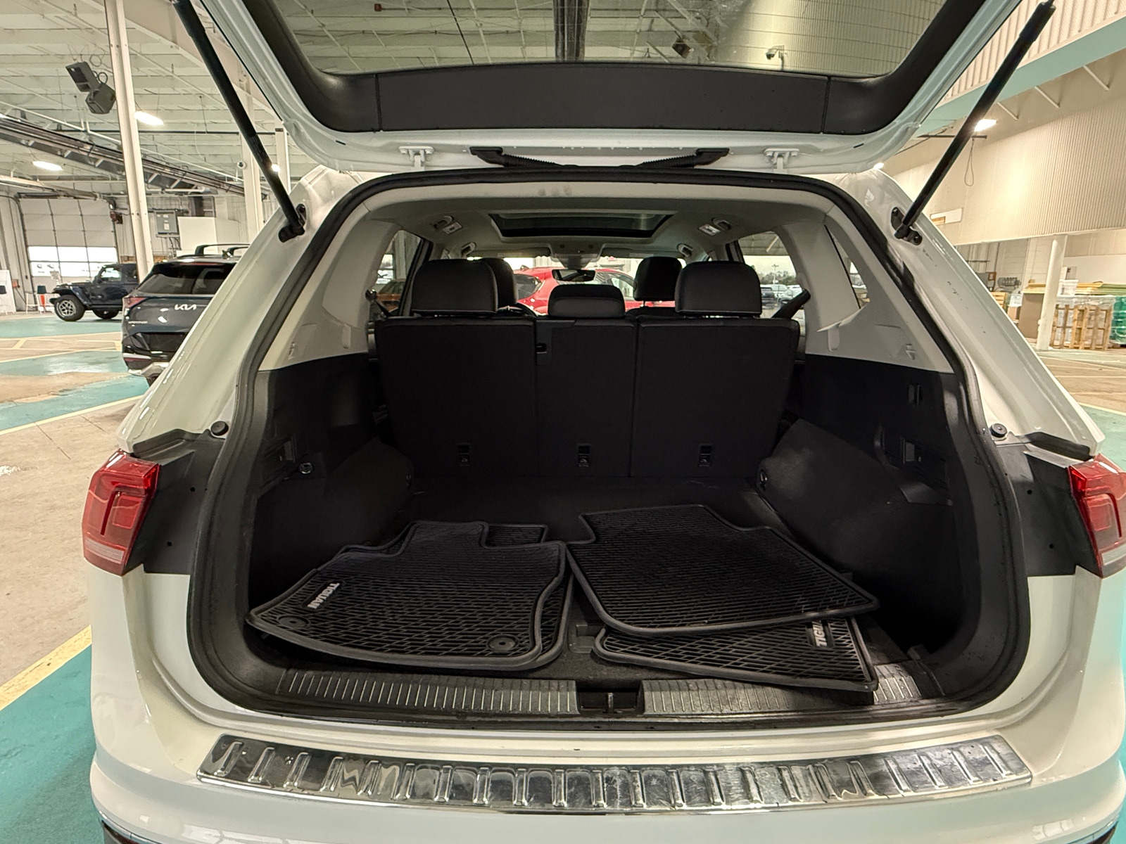 Thumbnail: 2022 Volkswagen Tiguan - 6