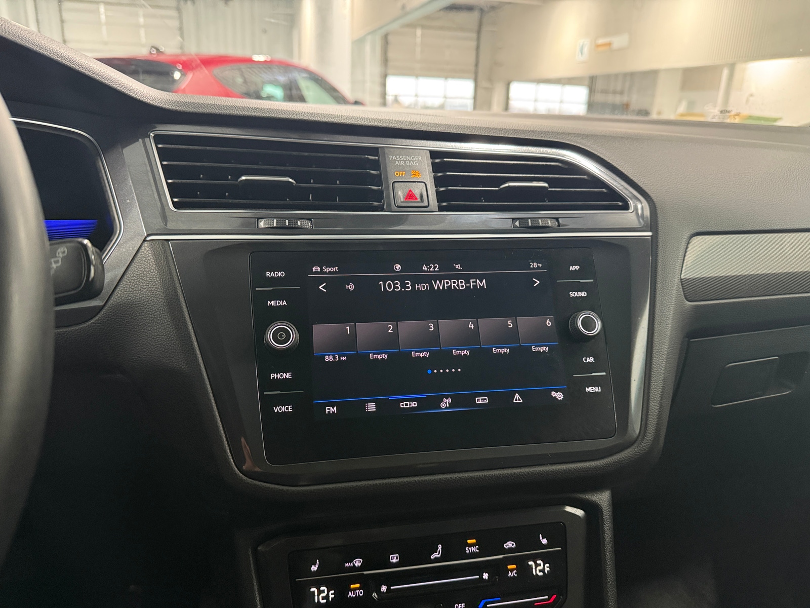 Thumbnail: 2022 Volkswagen Tiguan - 3