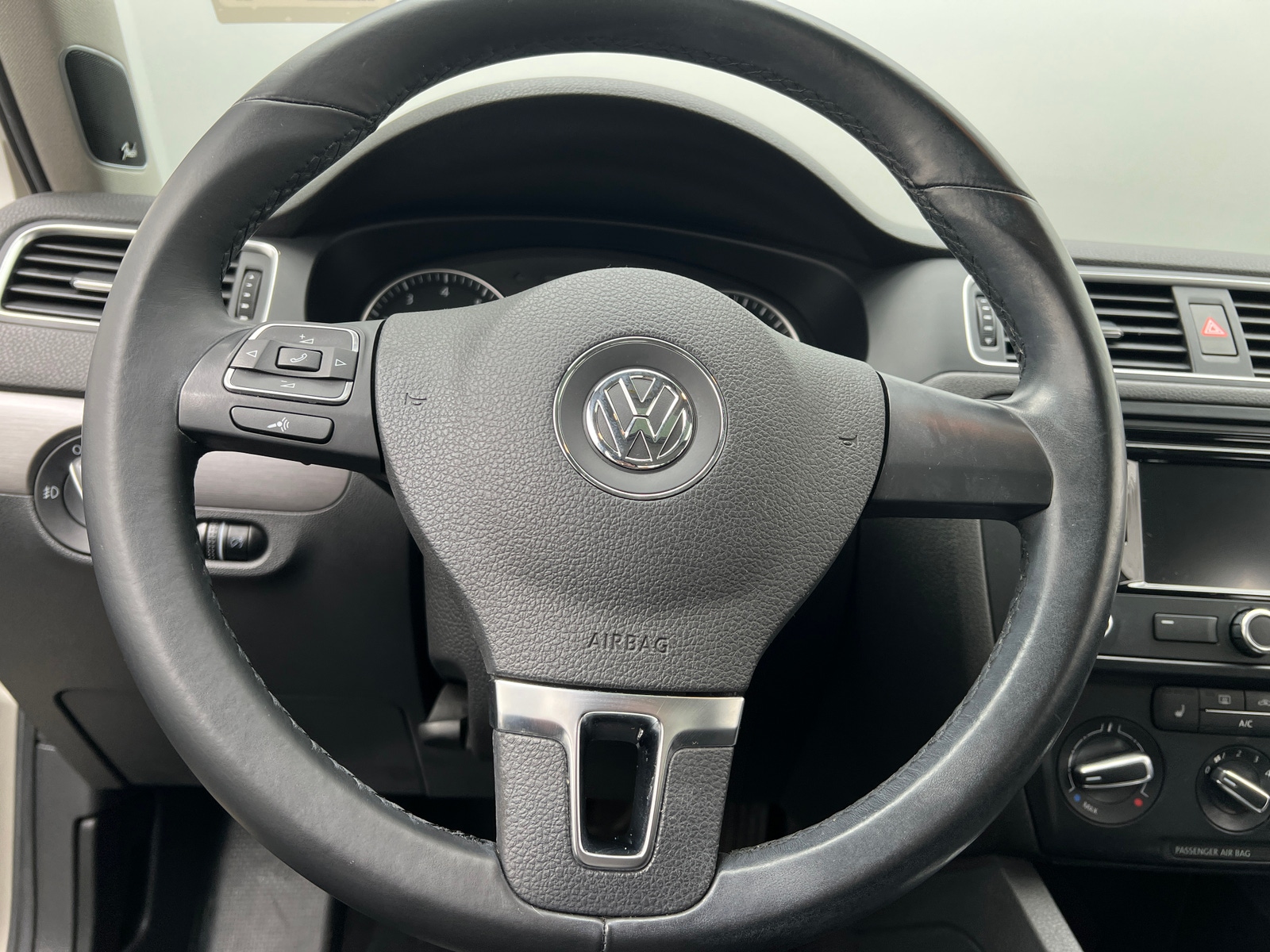 Thumbnail: 2014 Volkswagen Jetta - 4