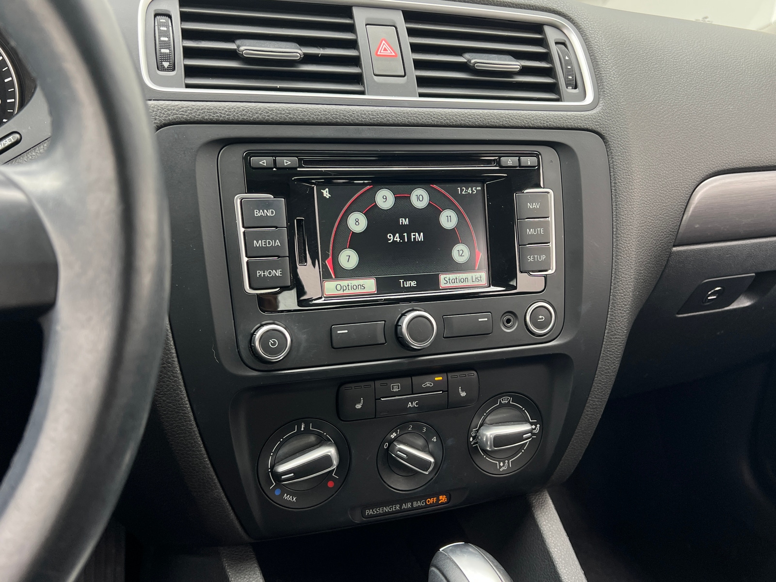 Thumbnail: 2014 Volkswagen Jetta - 3