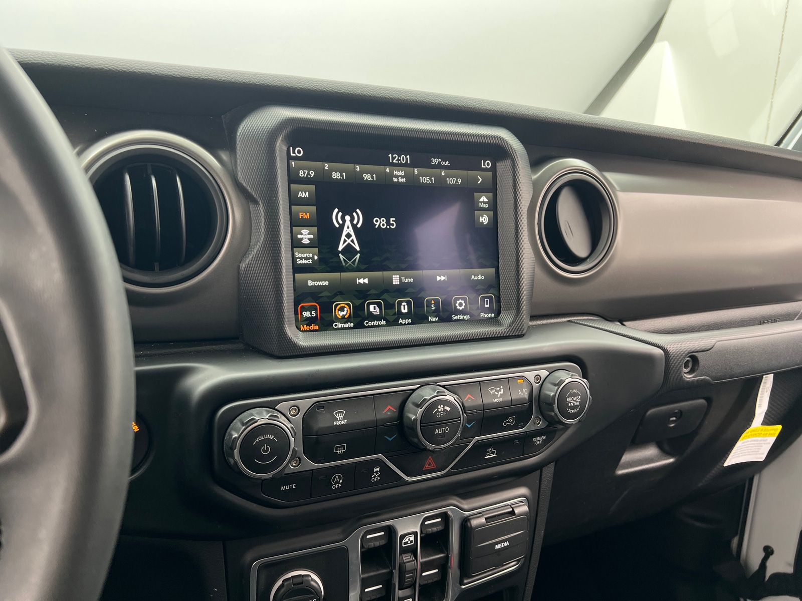 Thumbnail: 2023 Jeep Gladiator - 4