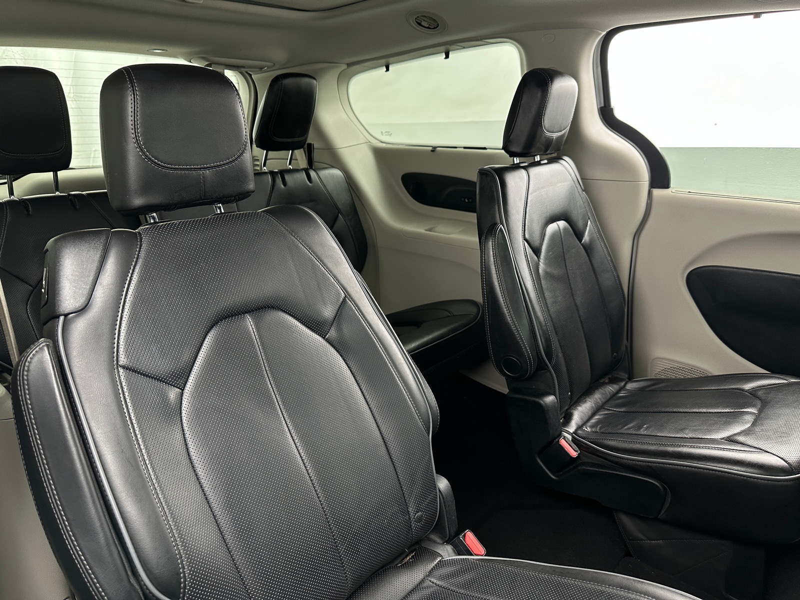 Thumbnail: 2018 Chrysler Pacifica - 5