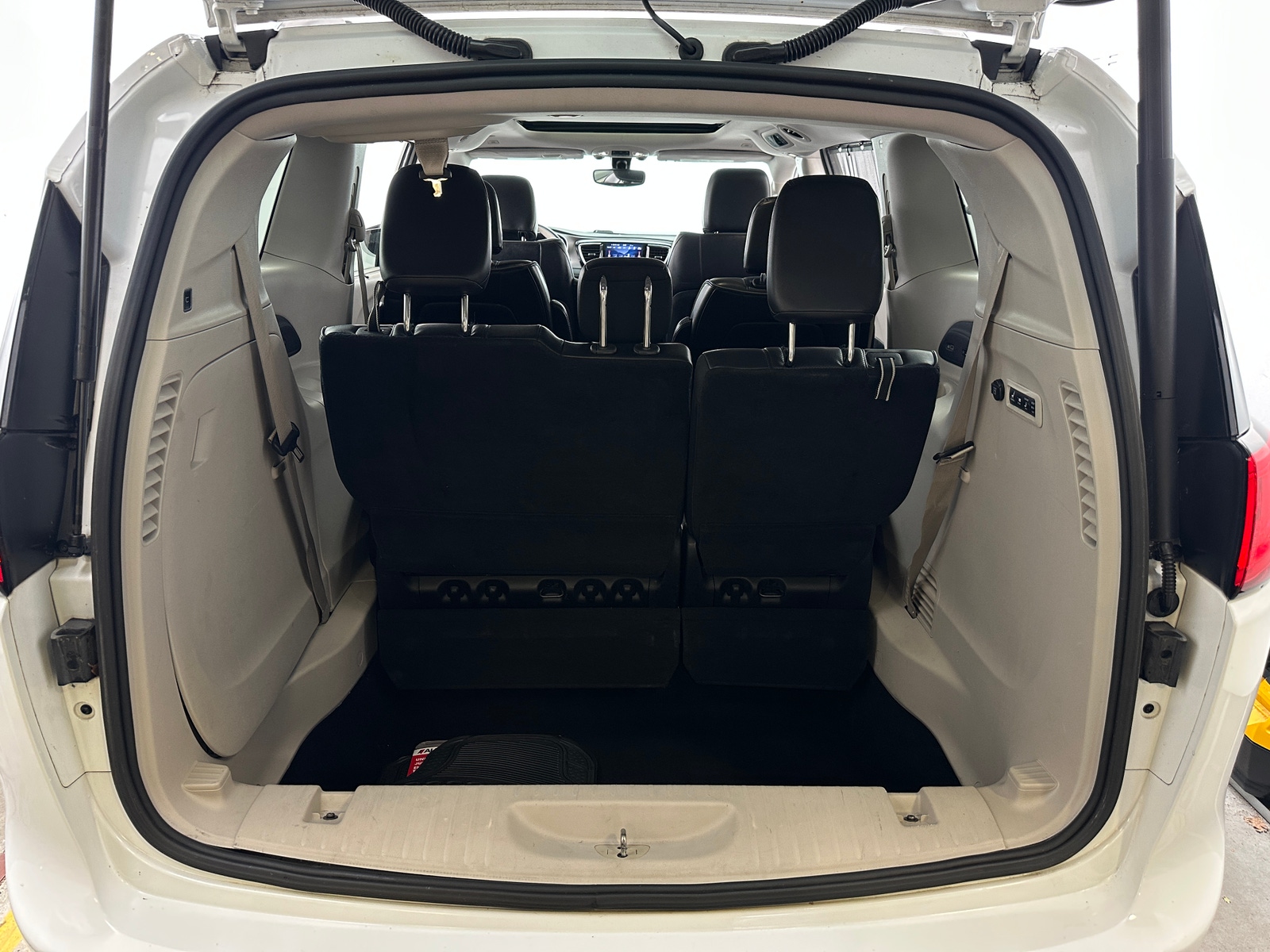 Thumbnail: 2018 Chrysler Pacifica - 6