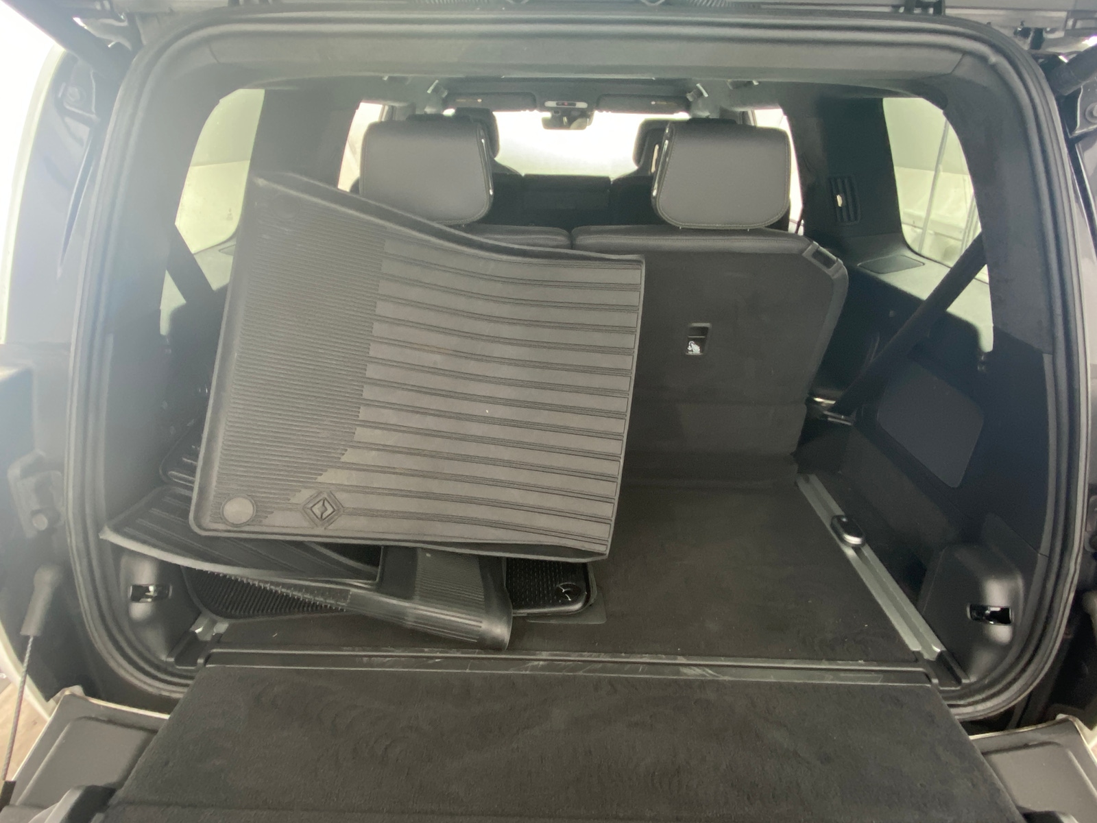 Thumbnail: 2023 Rivian R1S - 6