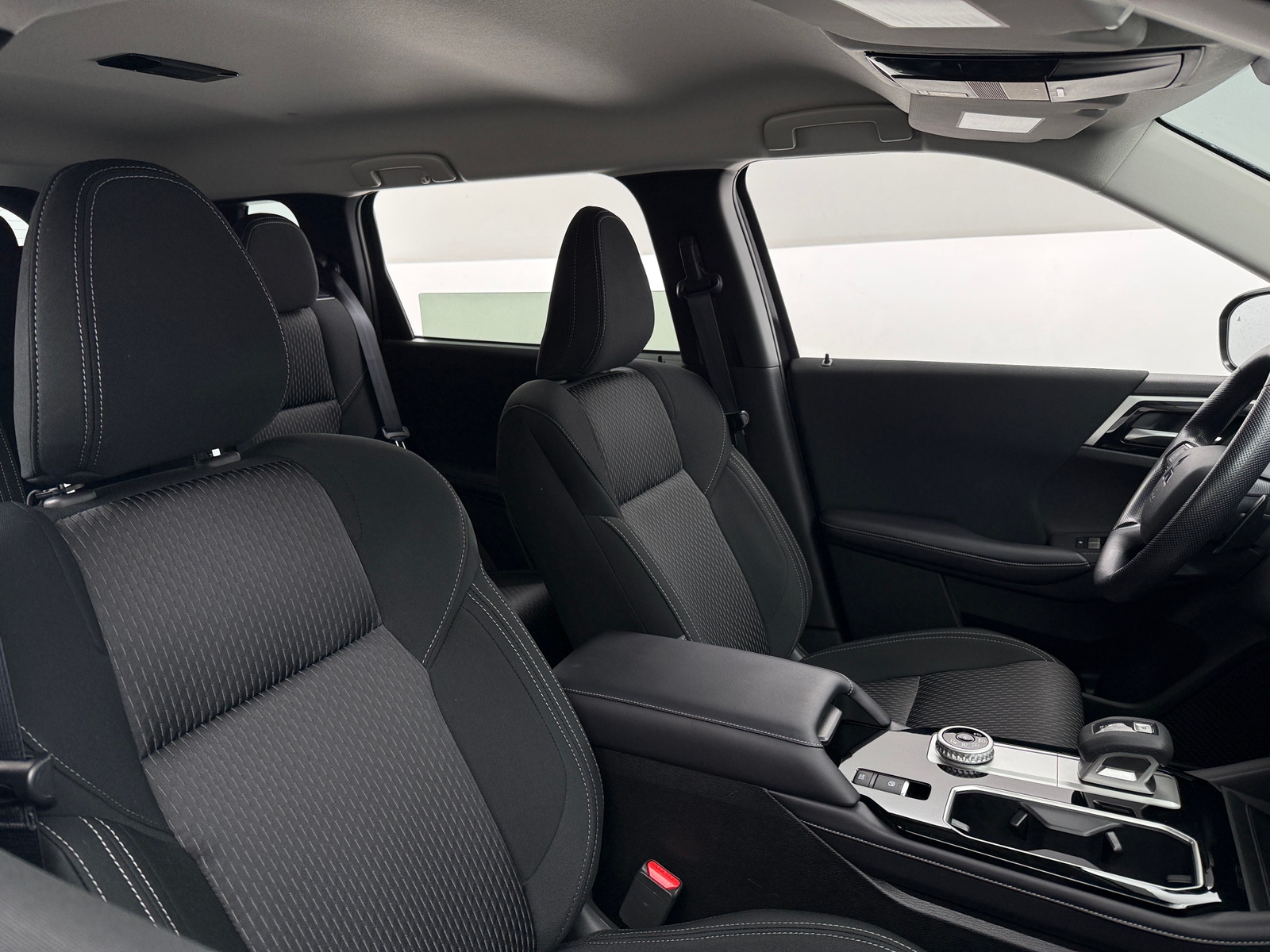 Thumbnail: 2025 Mitsubishi Outlander - 2