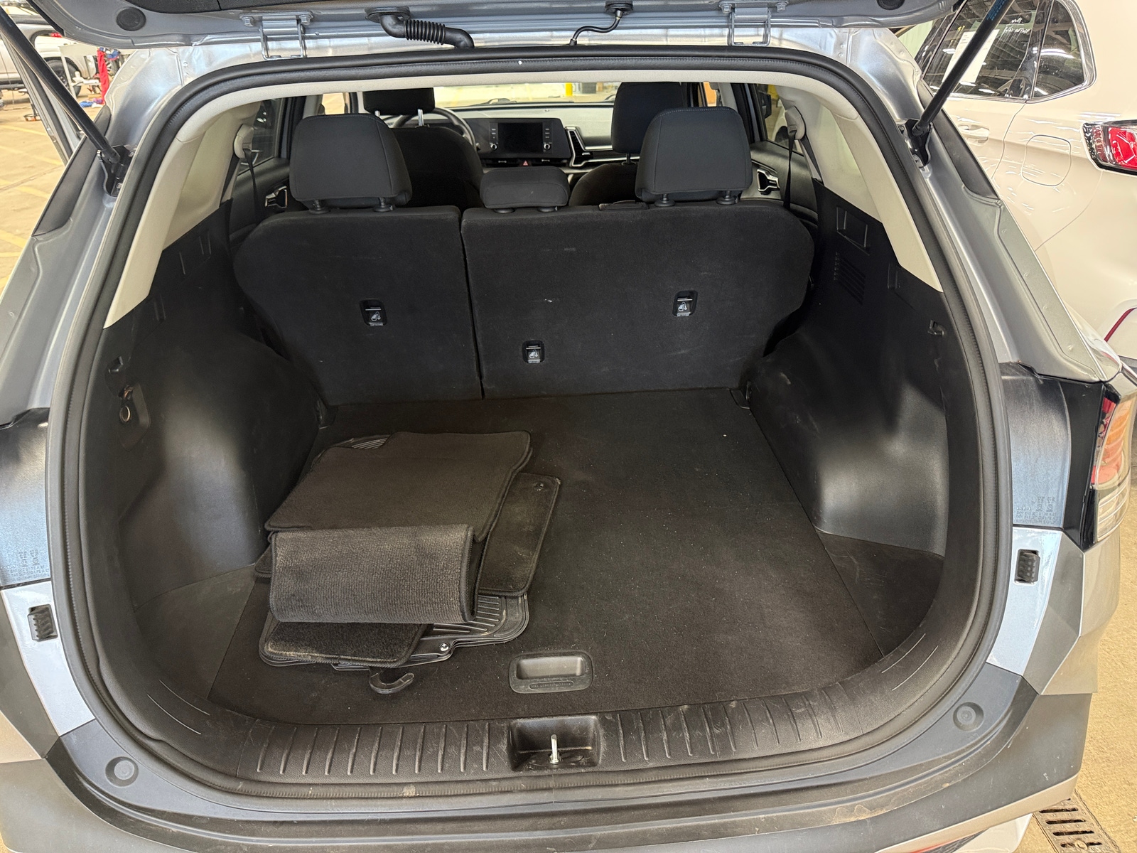 Thumbnail: 2023 Kia Sportage - 7