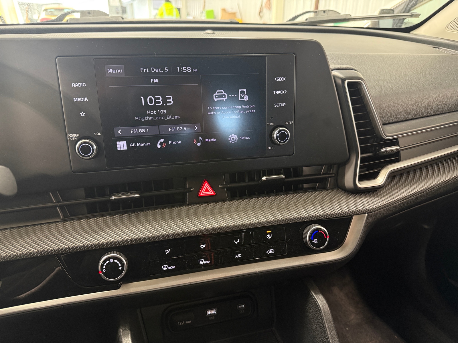 Thumbnail: 2023 Kia Sportage - 4