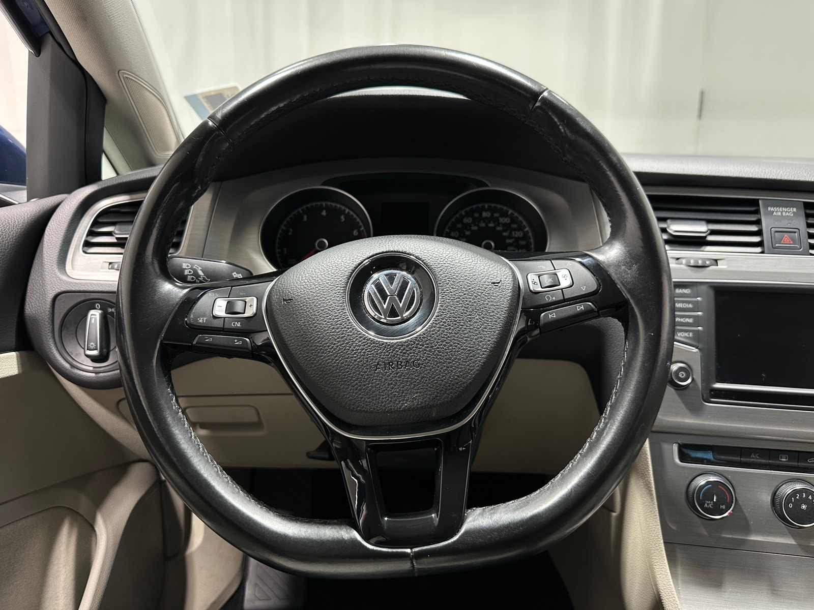 Thumbnail: 2016 Volkswagen Golf - 5