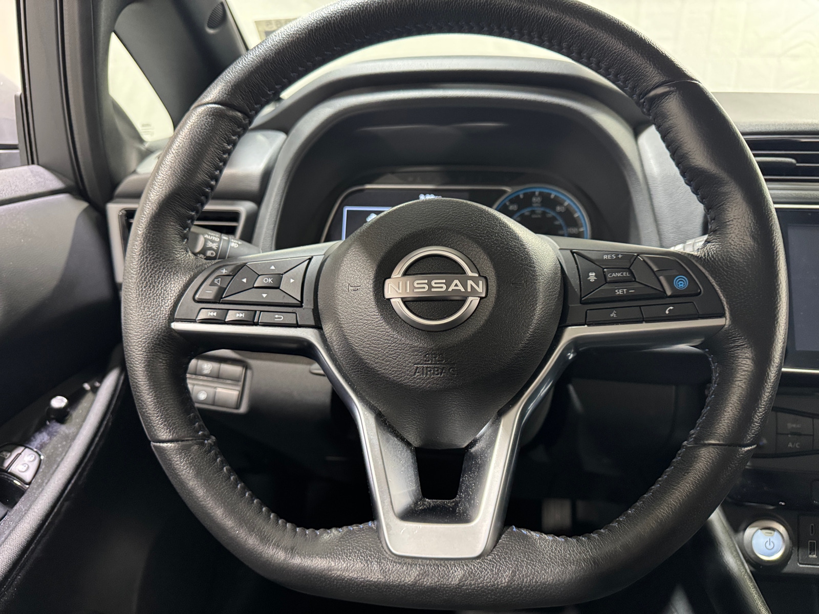 Thumbnail: 2023 Nissan Leaf - 5