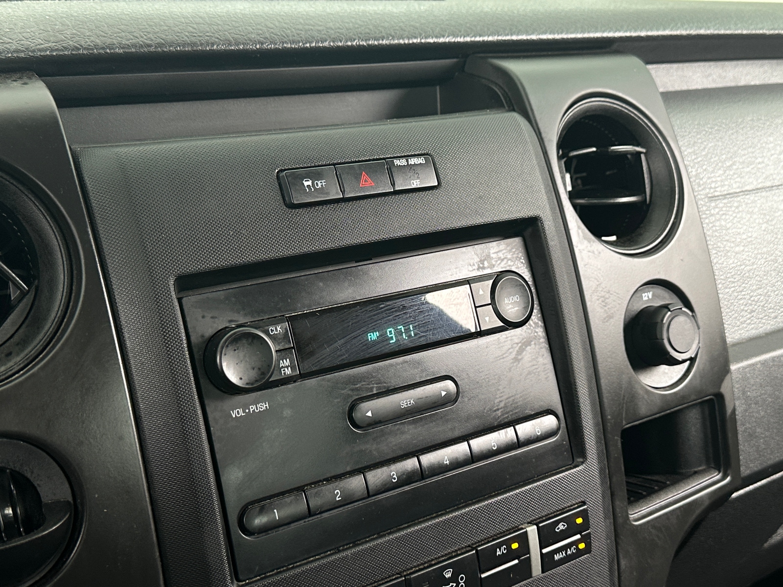 Thumbnail: 2013 Ford Econoline - 3