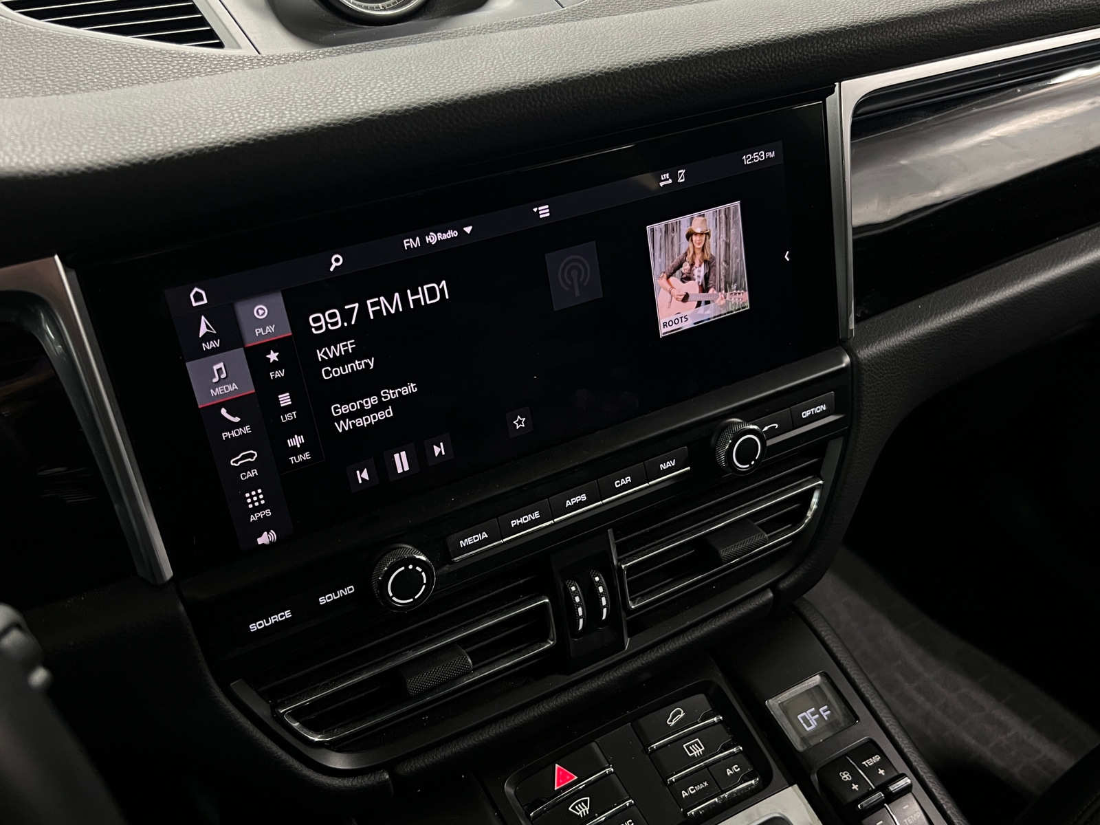 Thumbnail: 2019 Porsche Macan - 3