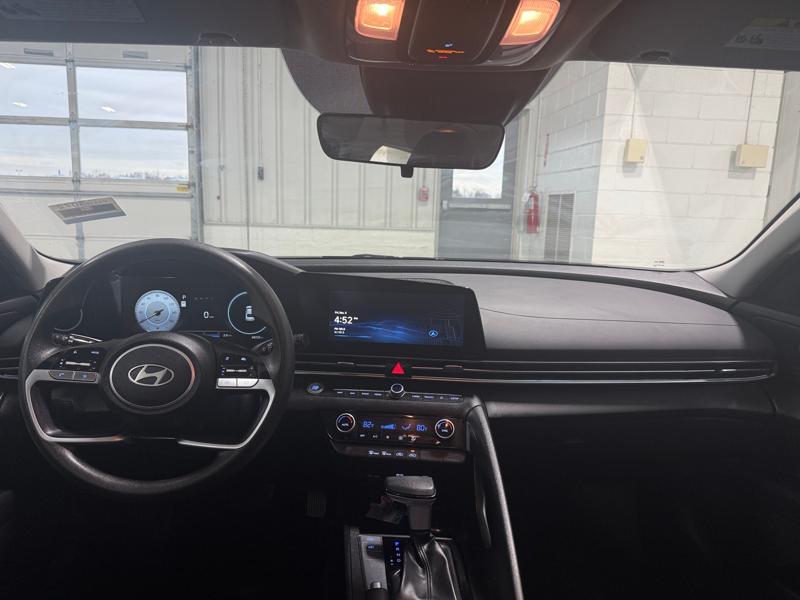 Thumbnail: 2024 Hyundai Elantra - 3