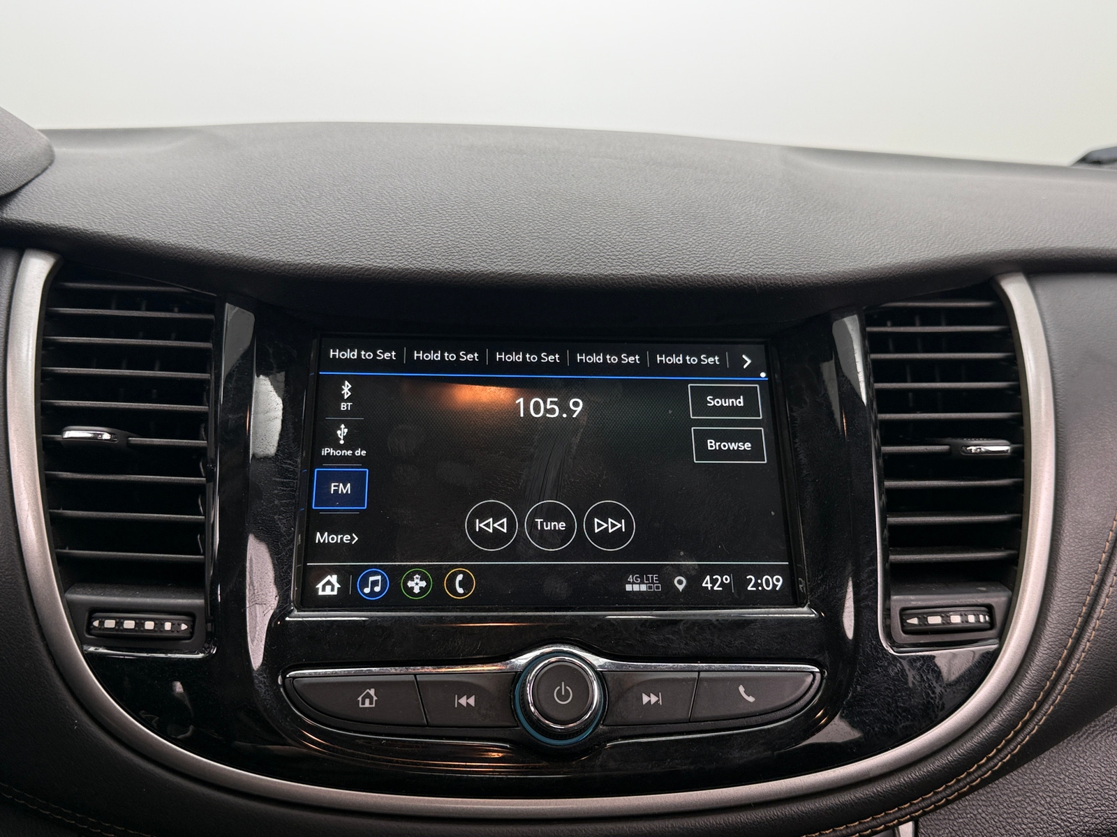 Thumbnail: 2018 Chevrolet Trax - 4