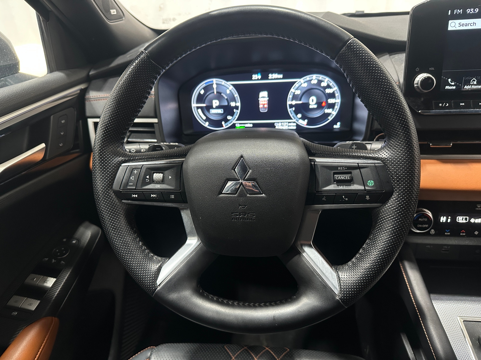 Thumbnail: 2023 Mitsubishi Outlander - 4