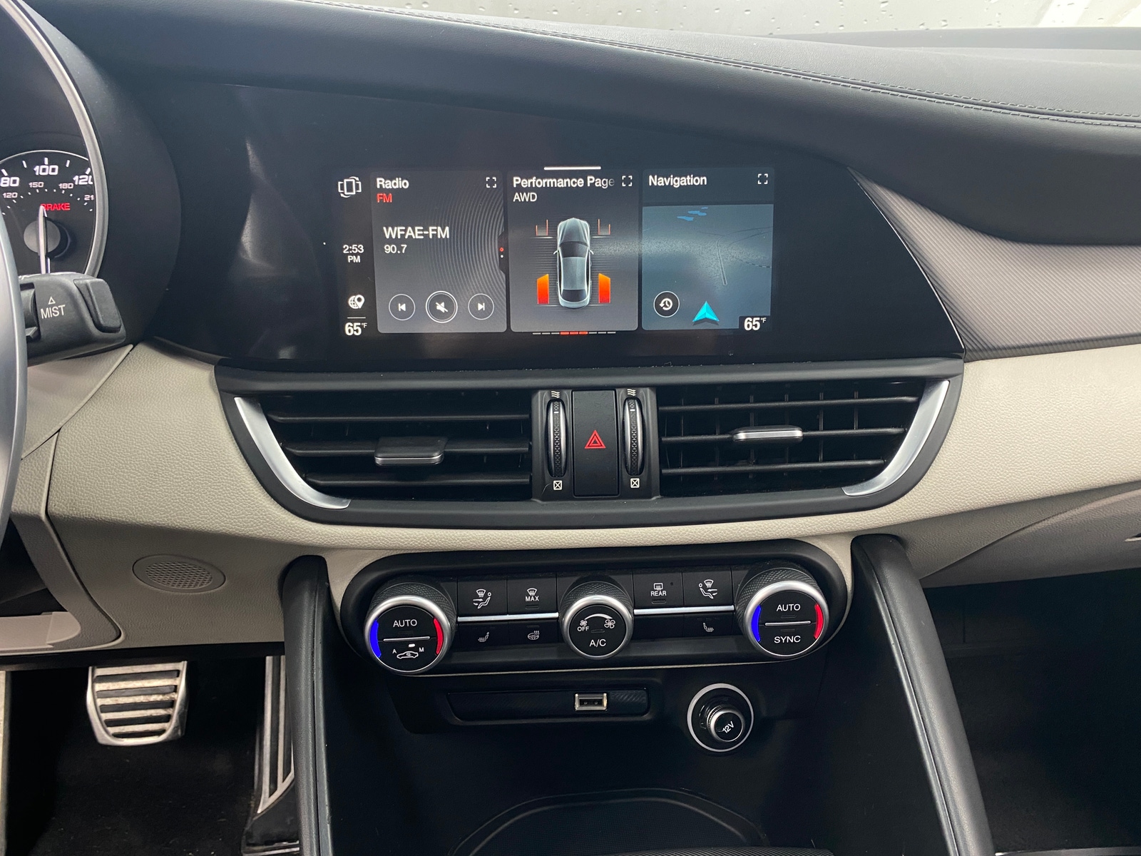 Thumbnail: 2020 Alfa Romeo Giulia - 3