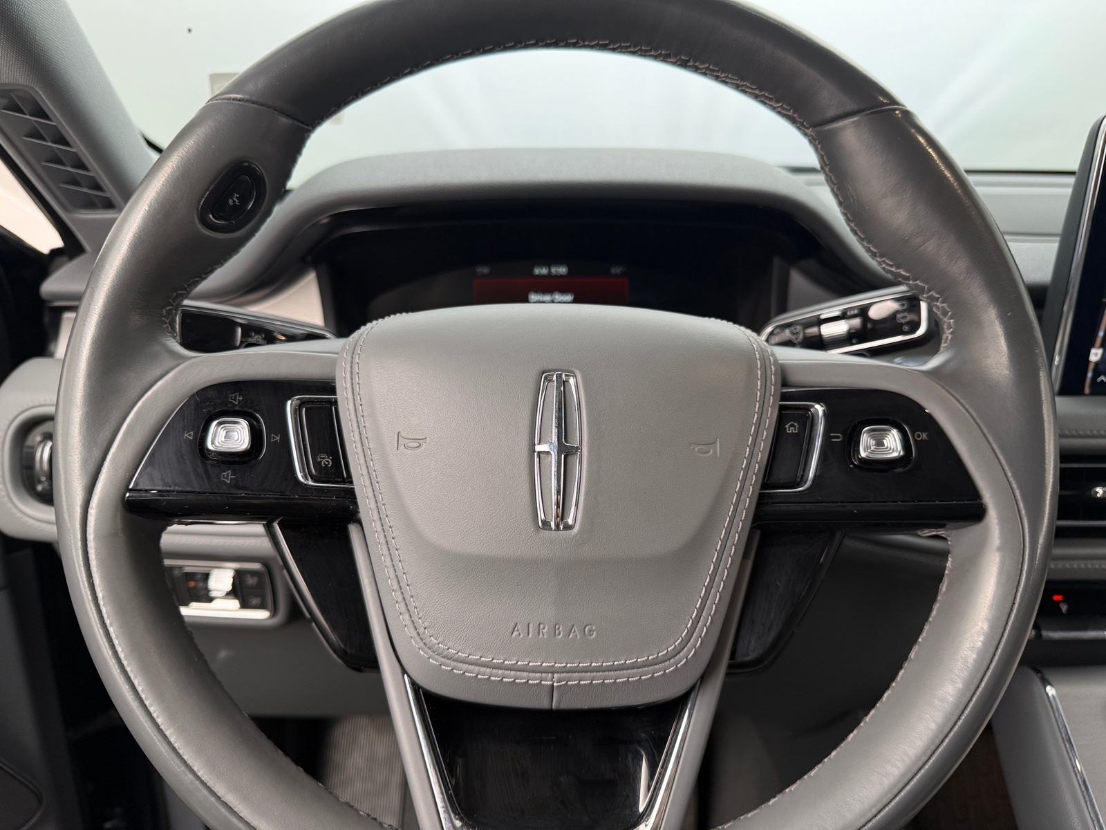 Thumbnail: 2020 Lincoln Aviator - 4