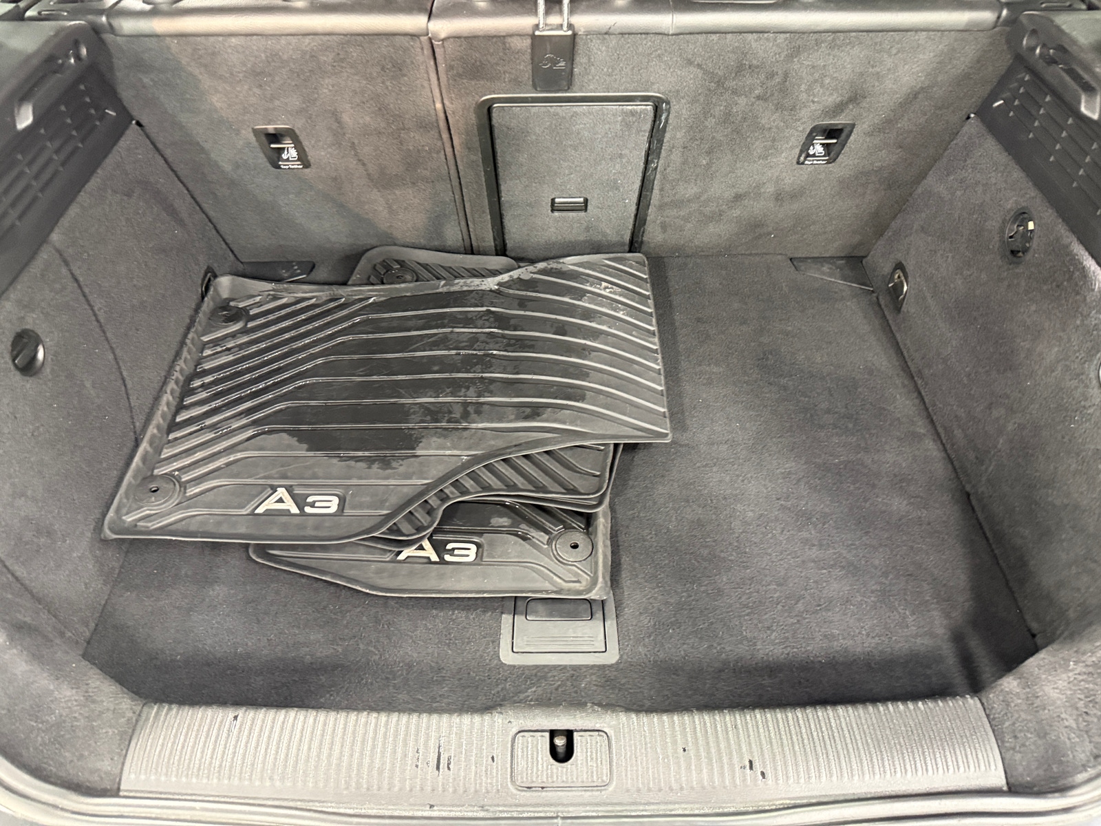 Thumbnail: 2016 Audi A3 e-tron - 6