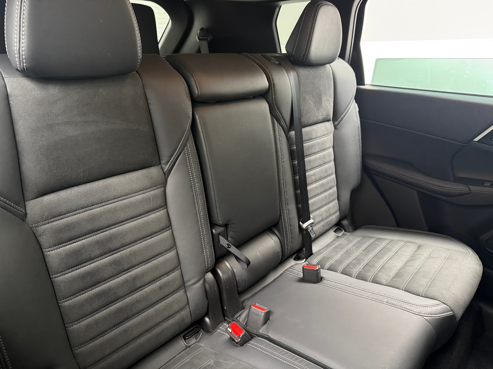 Thumbnail: 2023 Mitsubishi Outlander - 5