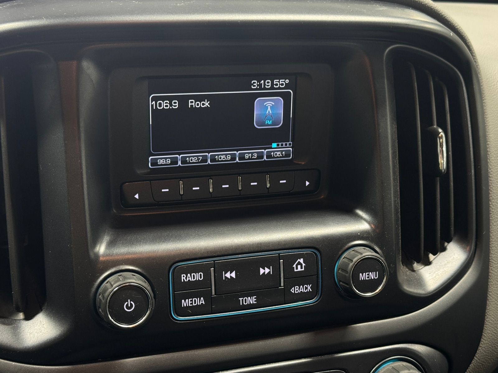 Thumbnail: 2017 Chevrolet Colorado - 4