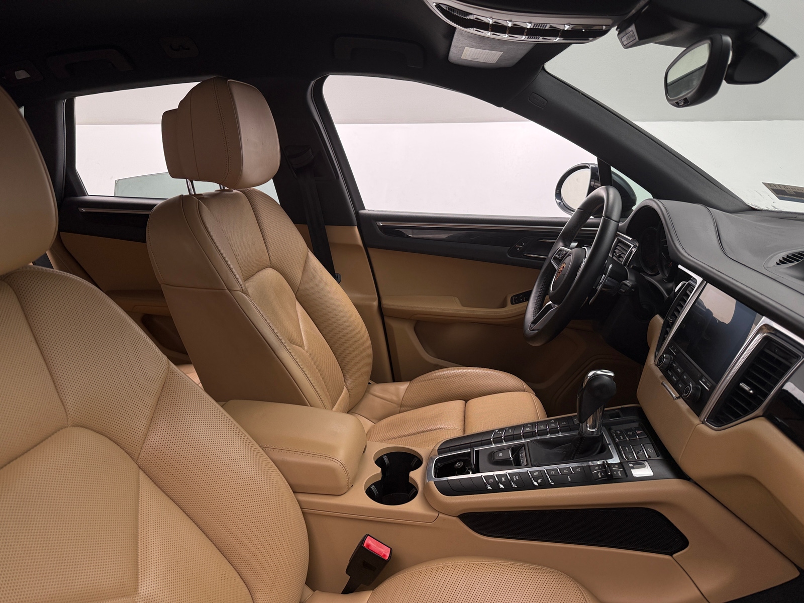 Thumbnail: 2018 Porsche Macan - 2