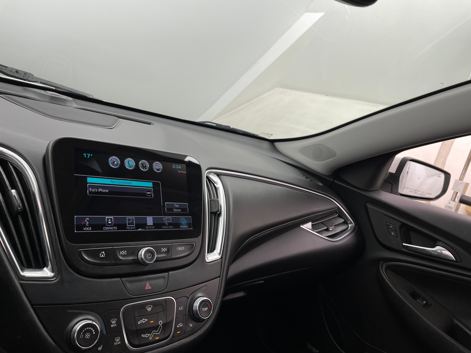 Thumbnail: 2018 Chevrolet Malibu - 3