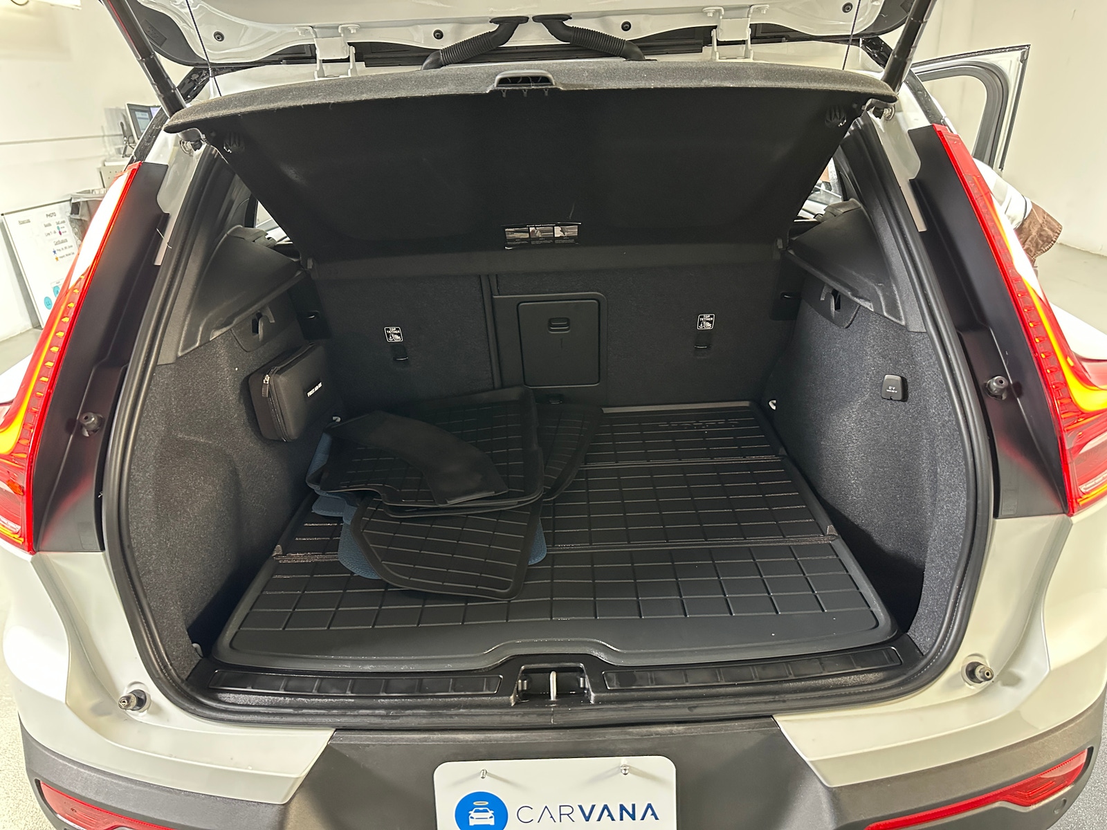 Thumbnail: 2024 Volvo XC40 - 6