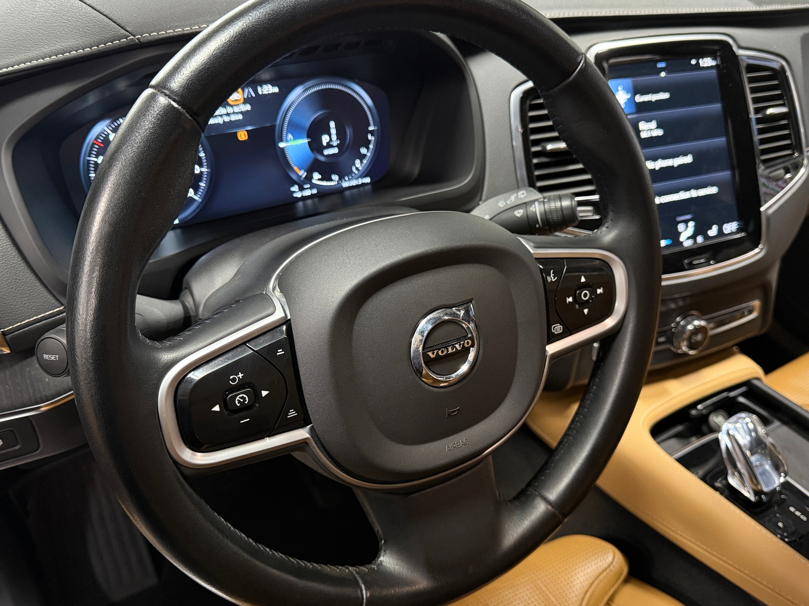 Thumbnail: 2022 Volvo XC90 - 4