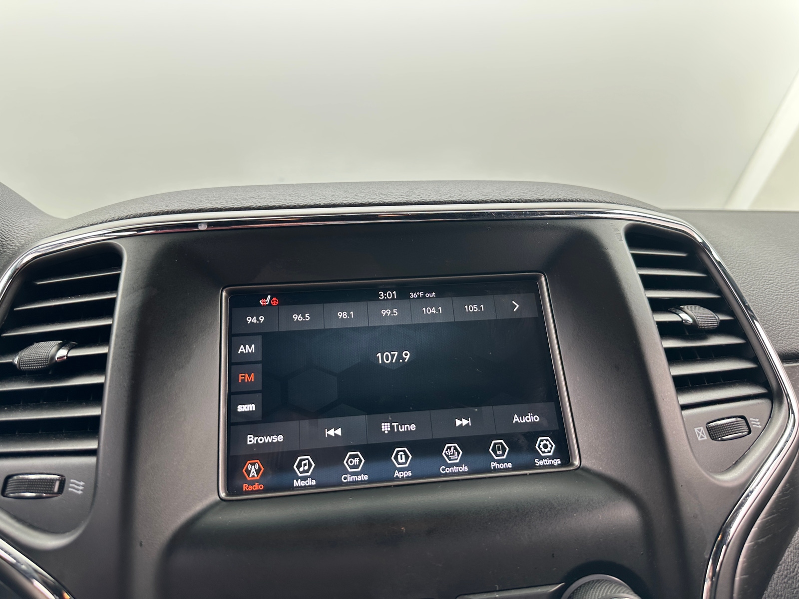 Thumbnail: 2018 Jeep Grand Cherokee - 4