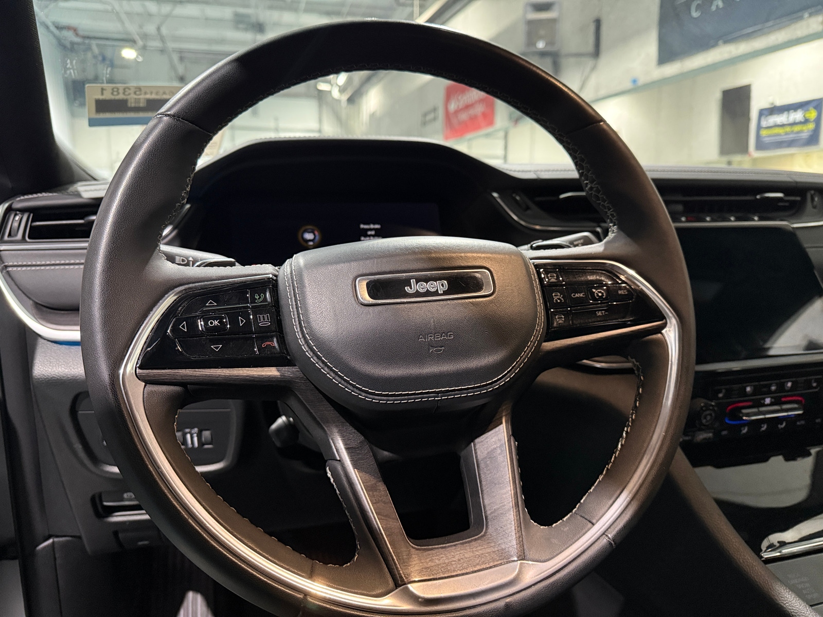 Thumbnail: 2023 Jeep Grand Cherokee L - 4