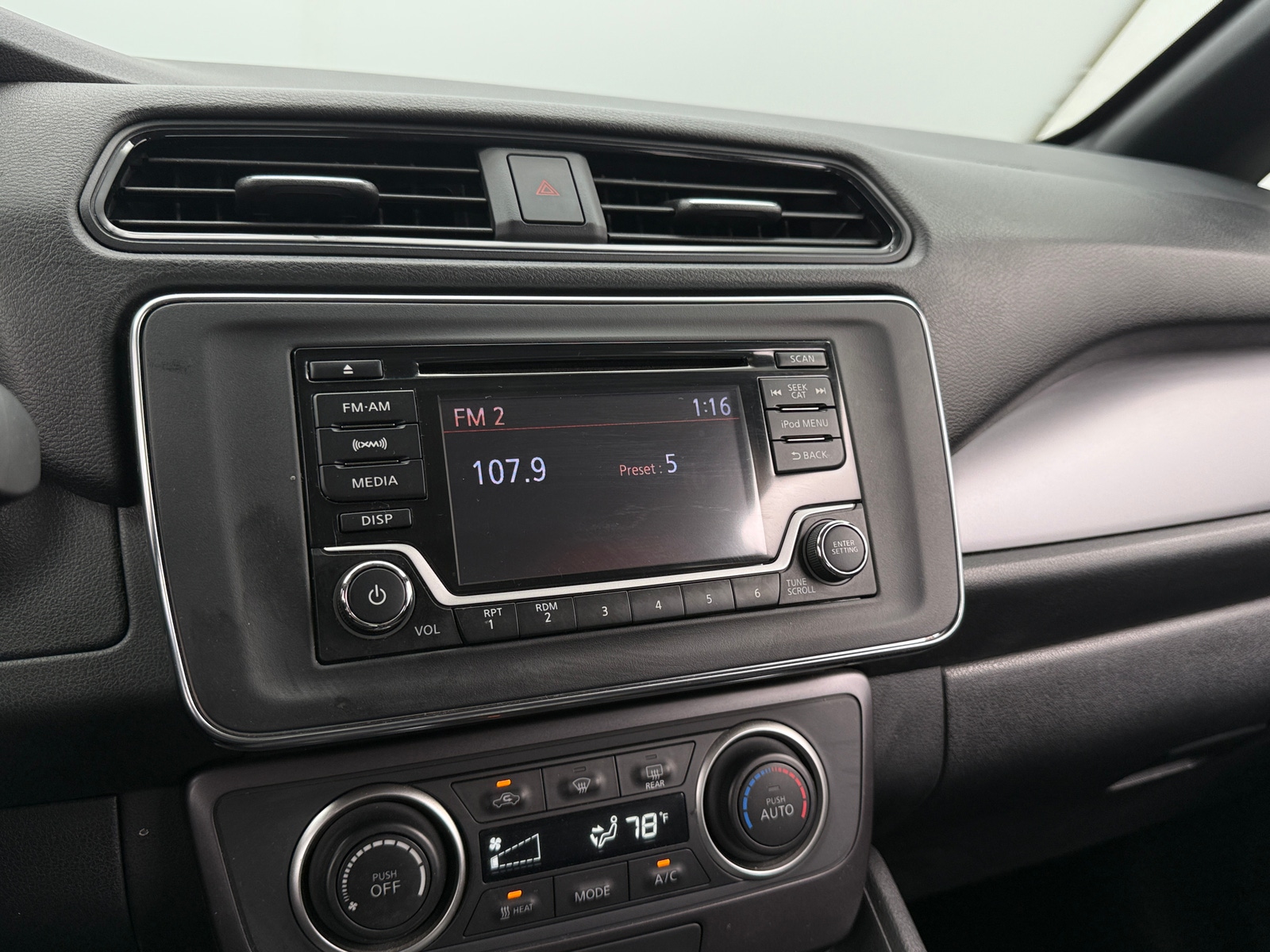 Thumbnail: 2019 Nissan Leaf - 4