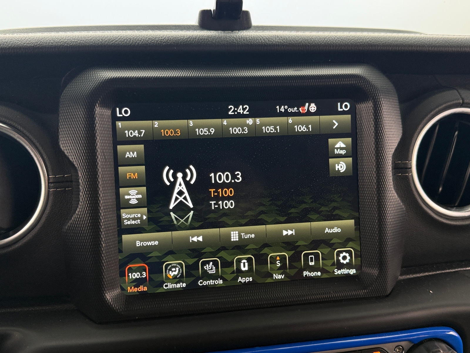 Thumbnail: 2021 Jeep Wrangler - 3