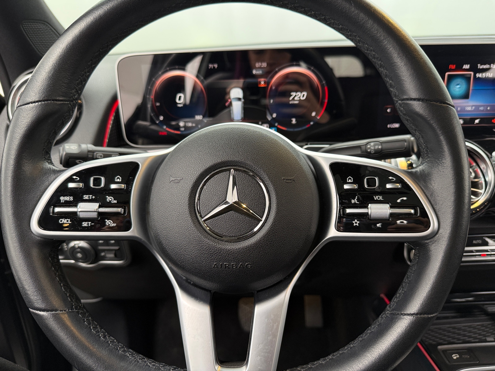 Thumbnail: 2020 Mercedes-Benz GLB - 4